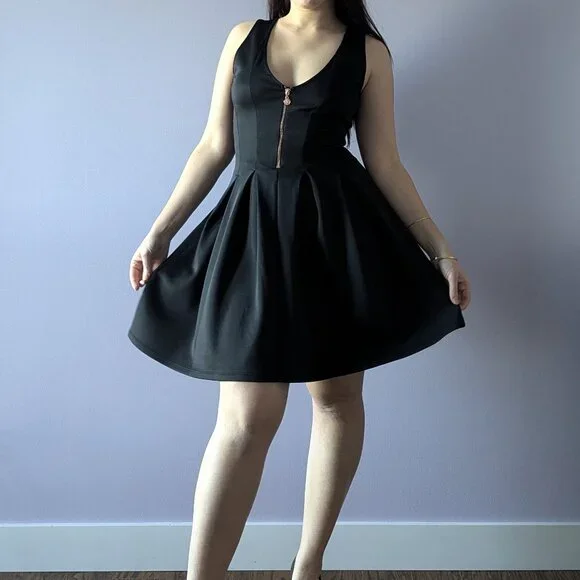 Plunging Neckline LBD, Size 38 - Picture 1 of 7